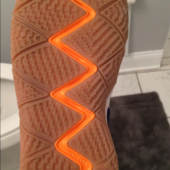 Kyrie 4s - Picture 3 of 4